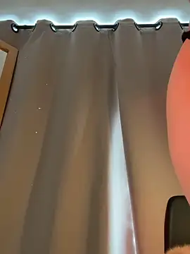 Snapshot of curchez_ chatting on 11/13/25, 07:13 curchez online show from 11/13/25, 07:13