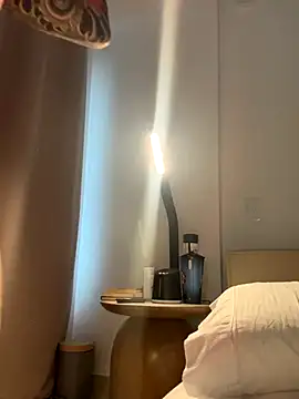 Snapshot of curchez_ chatting on 11/18/25, 07:07 curchez online show from 11/18/25, 07:07