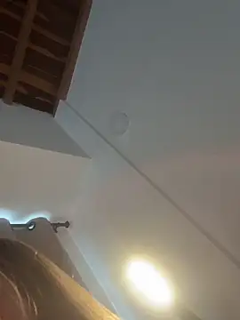 Snapshot of curchez_ chatting on 11/28/25, 08:11 curchez online show from 11/28/25, 08:11