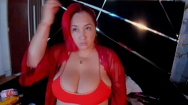 Snapshot of Eva_MilfF chatting on 12/20/25, 12:23 Eva MilfF online show from 12/20/25, 12:23