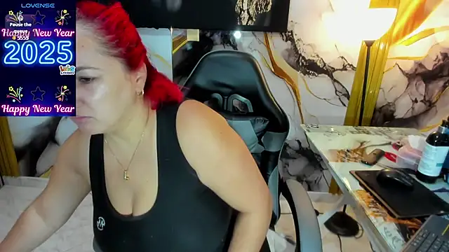 Snapshot of Eva_MilfF chatting on 12/22/25, 12:35 Eva MilfF online show from 12/22/25, 12:35