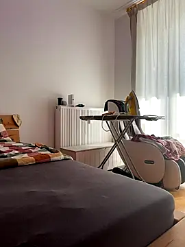 Snapshot of Pia_July_ chatting on 09/16/25, 12:28 Pia July online show from 09/16/25, 12:28