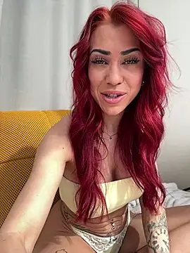 Snapshot of Pia_July_ chatting on 04/05/26, 10:56 Pia July online show from 04/05/26, 10:56