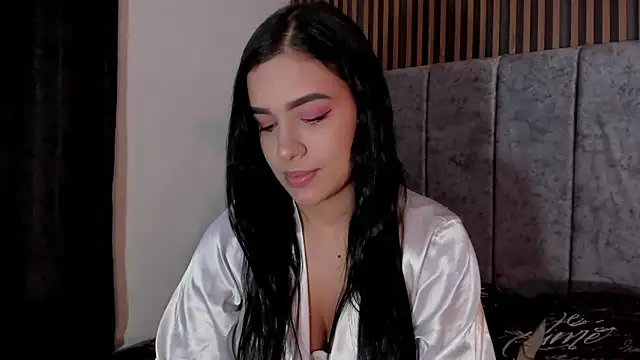 Hanna Risso online show from 12/17/24, 05:26
