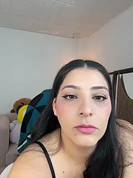 Snapshot of YummyAnna_ chatting on 11/07/25, 05:35 YummyAnna online show from 11/07/25, 05:35