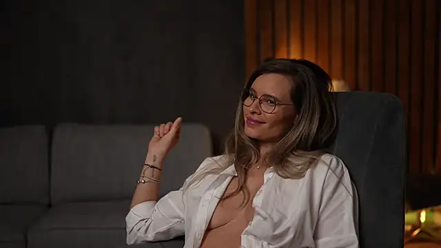 BrandyWhite online show from 12/03/24, 09:00