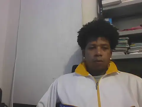 Snapshot of kmil92 chatting on 12/13/25, 09:53 kmil92 online show from 12/13/25, 09:53