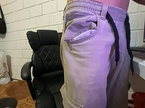 Snapshot of Max_TheHorseDick chatting on 02/06/26, 02:27 Max TheHorseDick online show from 02/06/26, 02:27