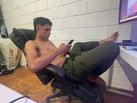 Snapshot of Max_TheHorseDick chatting on 02/08/26, 04:16 Max TheHorseDick online show from 02/08/26, 04:16
