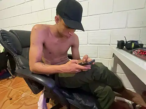 Snapshot of Max_TheHorseDick chatting on 02/12/26, 04:18 Max TheHorseDick online show from 02/12/26, 04:18