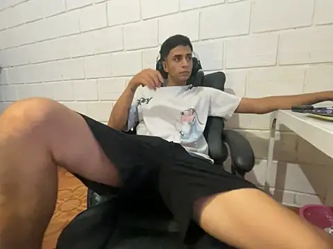 Snapshot of Max_TheHorseDick chatting on 03/06/26, 08:22 Max TheHorseDick online show from 03/06/26, 08:22