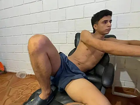 Snapshot of Max_TheHorseDick chatting on 03/10/26, 04:06 Max TheHorseDick online show from 03/10/26, 04:06