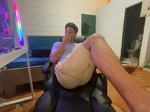 Snapshot of Max_TheHorseDick chatting on 03/14/26, 05:18 Max TheHorseDick online show from 03/14/26, 05:18