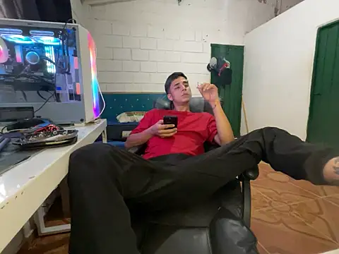 Snapshot of Max_TheHorseDick chatting on 04/04/26, 07:44 Max TheHorseDick online show from 04/04/26, 07:44