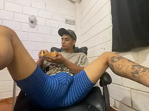 Snapshot of Max_TheHorseDick chatting on 05/19/26, 03:13 Max TheHorseDick online show from 05/19/26, 03:13