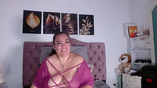 -helen online show from 10/21/25, 05:30