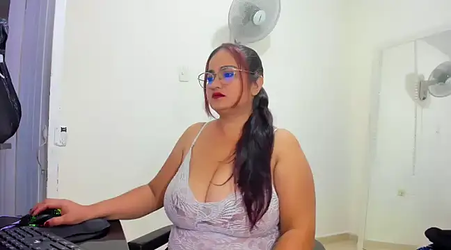 HUGEBOOBS MILF online show from 02/08/25, 02:04