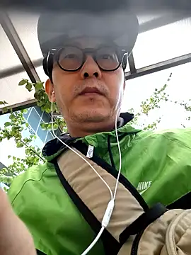 Snapshot of Ssk10N chatting on 10/11/25, 08:13 Ssk10N online show from 10/11/25, 08:13