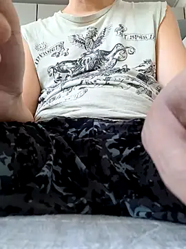 Snapshot of Ssk10N chatting on 10/28/25, 07:56 Ssk10N online show from 10/28/25, 07:56