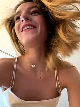 Snapshot of -AngelAri- chatting on 11/02/25, 09:11 -AngelAri- online show from 11/02/25, 09:11