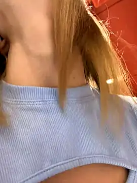 Snapshot of -AngelAri- chatting on 11/08/25, 09:02 -AngelAri- online show from 11/08/25, 09:02