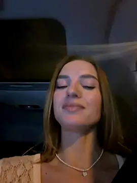 Snapshot of -AngelAri- chatting on 11/14/25, 06:17 -AngelAri- online show from 11/14/25, 06:17