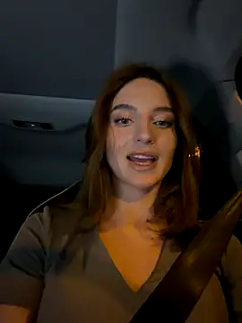 Snapshot of -AngelAri- chatting on 12/13/25, 09:20 -AngelAri- online show from 12/13/25, 09:20