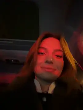 Snapshot of -AngelAri- chatting on 12/17/25, 08:04 -AngelAri- online show from 12/17/25, 08:04