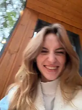 Snapshot of -AngelAri- chatting on 05/22/26, 06:24 -AngelAri- online show from 05/22/26, 06:24