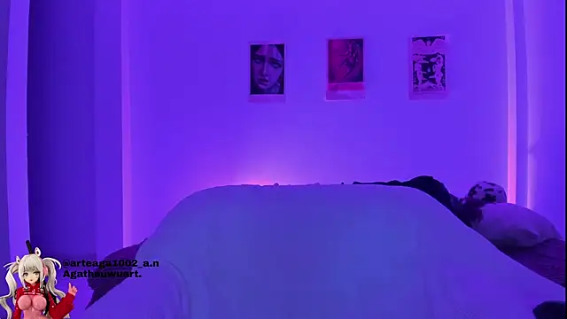 Snapshot of Moonlight1002 chatting on 10/10/25, 02:10 Moonlight1002 online show from 10/10/25, 02:10