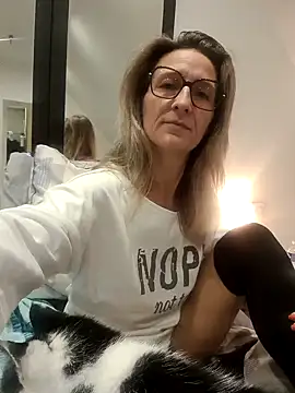 Snapshot of dancing_sexy_doll chatting on 10/21/25, 07:47 dancing sexy doll online show from 10/21/25, 07:47