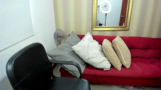 Snapshot of NicolettColin chatting on 11/23/25, 05:13 NicolettColin online show from 11/23/25, 05:13