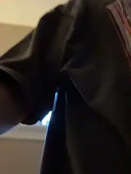 Snapshot of lukeychew chatting on 10/31/25, 01:01 lukeychew online show from 10/31/25, 01:01