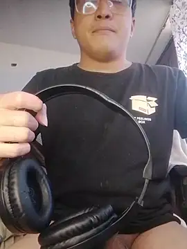 Snapshot of Mghty-cockl88 chatting on 12/14/25, 03:39 Mghty-cockl88 online show from 12/14/25, 03:39