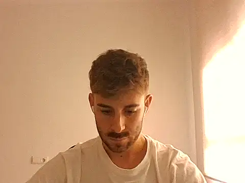 Snapshot of vargas90 chatting on 09/22/25, 08:05 vargas90 online show from 09/22/25, 08:05