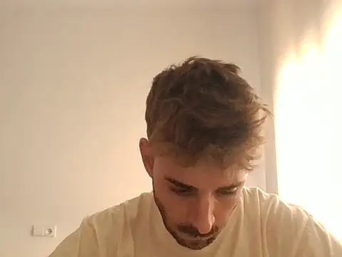 Snapshot of vargas90 chatting on 09/23/25, 11:02 vargas90 online show from 09/23/25, 11:02