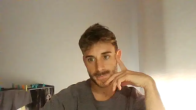 Snapshot of vargas90 chatting on 10/01/25, 08:42 vargas90 online show from 10/01/25, 08:42