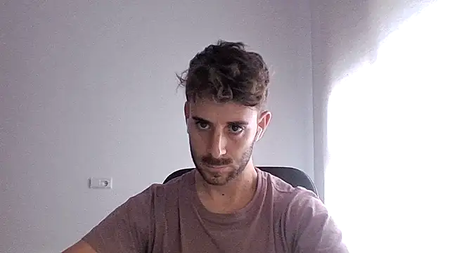 Snapshot of vargas90 chatting on 10/07/25, 08:33 vargas90 online show from 10/07/25, 08:33