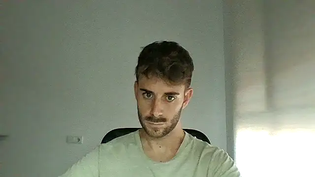 Snapshot of vargas90 chatting on 10/13/25, 09:31 vargas90 online show from 10/13/25, 09:31