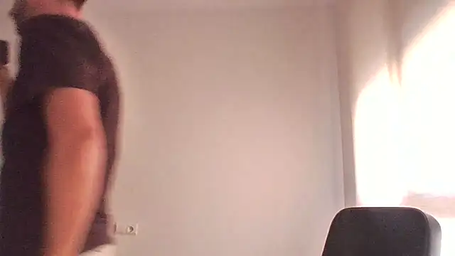 Snapshot of vargas90 chatting on 10/16/25, 09:32 vargas90 online show from 10/16/25, 09:32