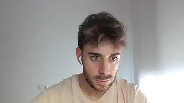 Snapshot of vargas90 chatting on 10/22/25, 08:47 vargas90 online show from 10/22/25, 08:47