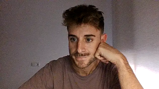 Snapshot of vargas90 chatting on 10/23/25, 10:47 vargas90 online show from 10/23/25, 10:47