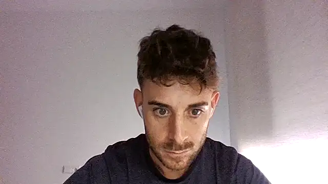 Snapshot of vargas90 chatting on 10/24/25, 10:22 vargas90 online show from 10/24/25, 10:22