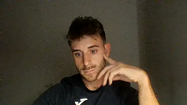 Snapshot of vargas90 chatting on 10/24/25, 10:39 vargas90 online show from 10/24/25, 10:39