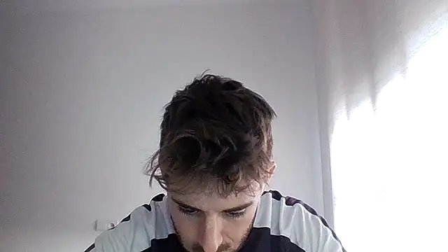 Snapshot of vargas90 chatting on 10/28/25, 09:35 vargas90 online show from 10/28/25, 09:35