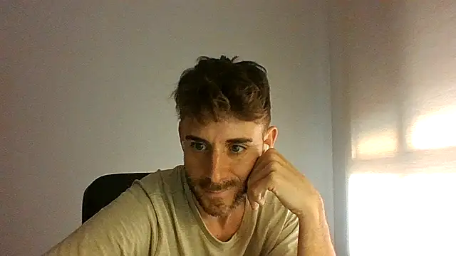 Snapshot of vargas90 chatting on 10/31/25, 11:11 vargas90 online show from 10/31/25, 11:11