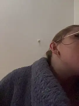 Snapshot of Demure_Whore chatting on 10/27/25, 03:43 Demure Whore online show from 10/27/25, 03:43