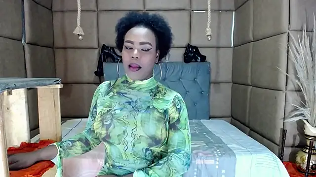 Snapshot of CatrinaGill chatting on 10/14/25, 12:00 CatrinaGill online show from 10/14/25, 12:00