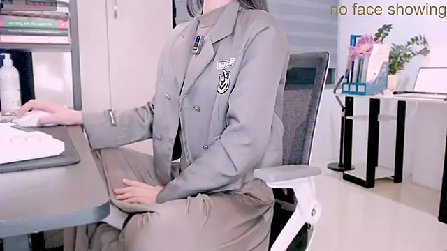 Shyn   online show from 11/29/25, 05:05