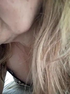 Snapshot of sua_sub_ chatting on 11/23/25, 03:34 sua sub online show from 11/23/25, 03:34